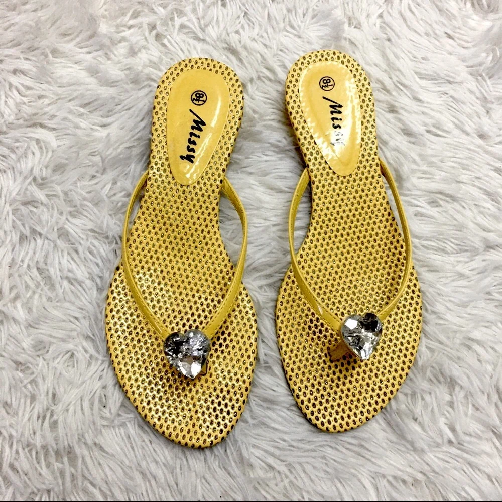 Missy Yellow Thong Sandals with Crystal Hearts size 8.5